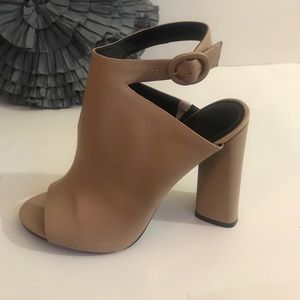 Kendal Kylie Gigi booties